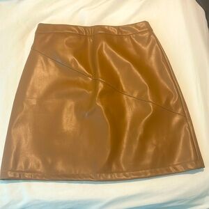 Chic leather skirt for any occassion!